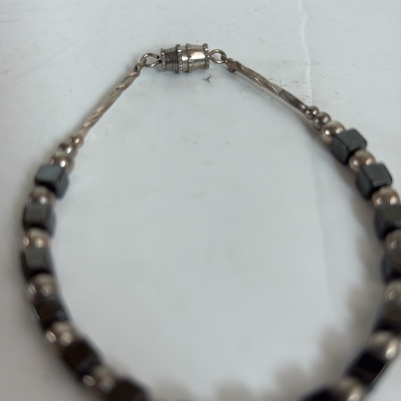 Bracelet alternating cubes hematite and silver beads with barrel clasp close - Picture 8 of 12